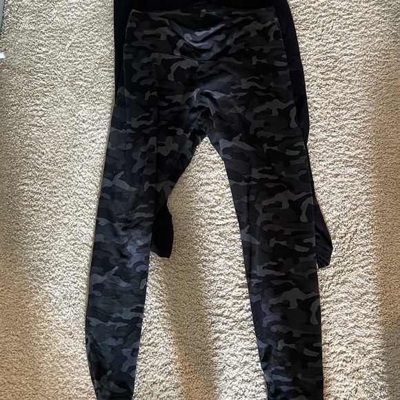 Super soft express leggings in size M. Black and black camo pair sold together - Picture 2 of 5